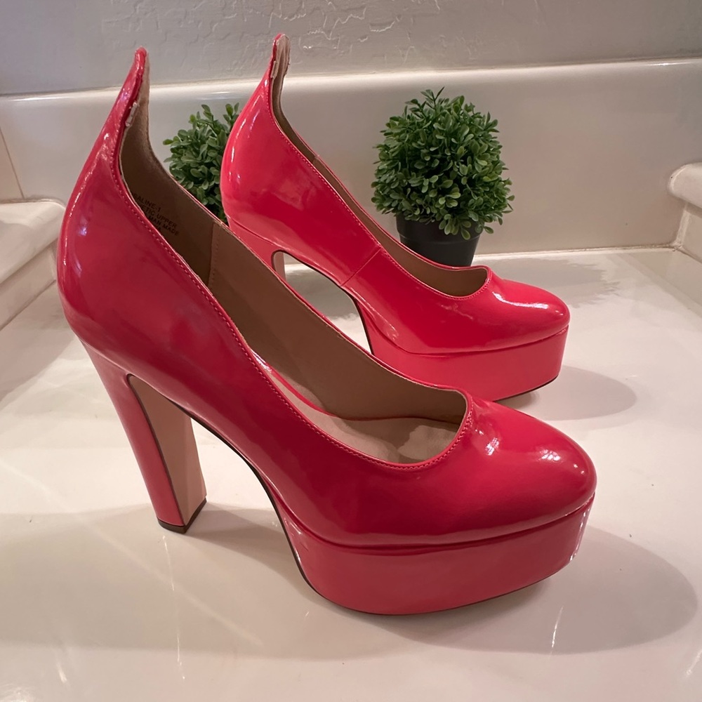 Chase and Chloe pink patent platform high heel pumps. Size 10.